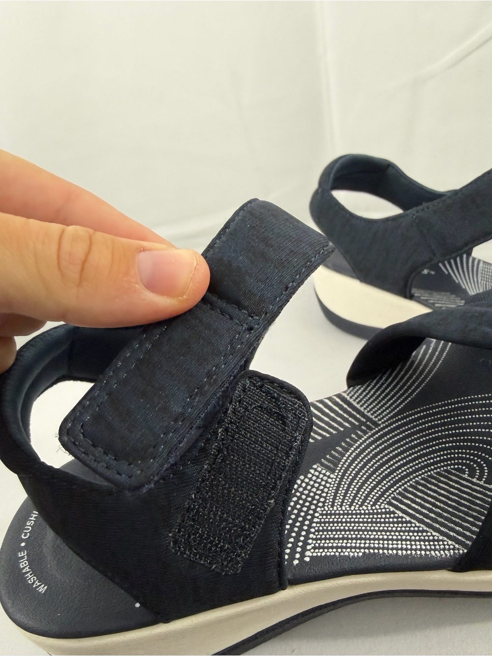 NWT Clark’s Cloudsteppers Women’s Size 5.5 Navy Blue Velcro Sandals - Picture 4 of 9